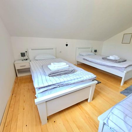 Bed and Breakfast Sobe Zizi Jajce Exterior foto