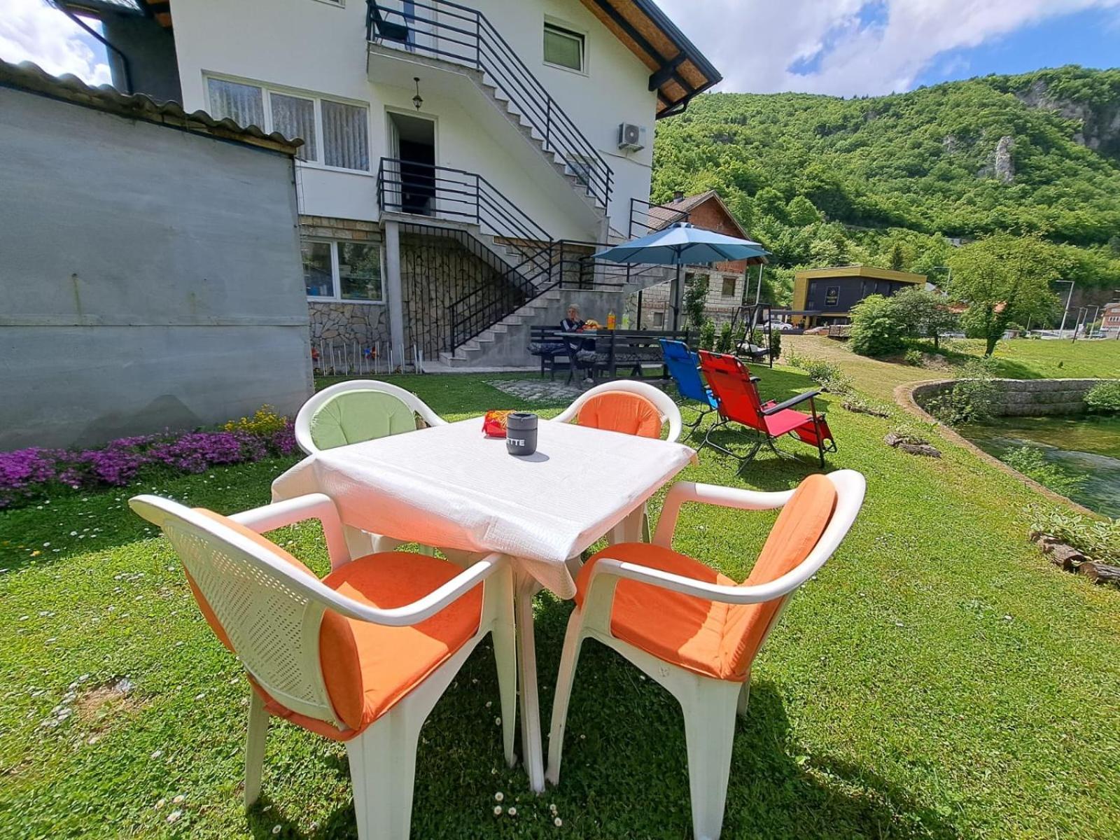 Bed and Breakfast Sobe Zizi Jajce Exterior foto