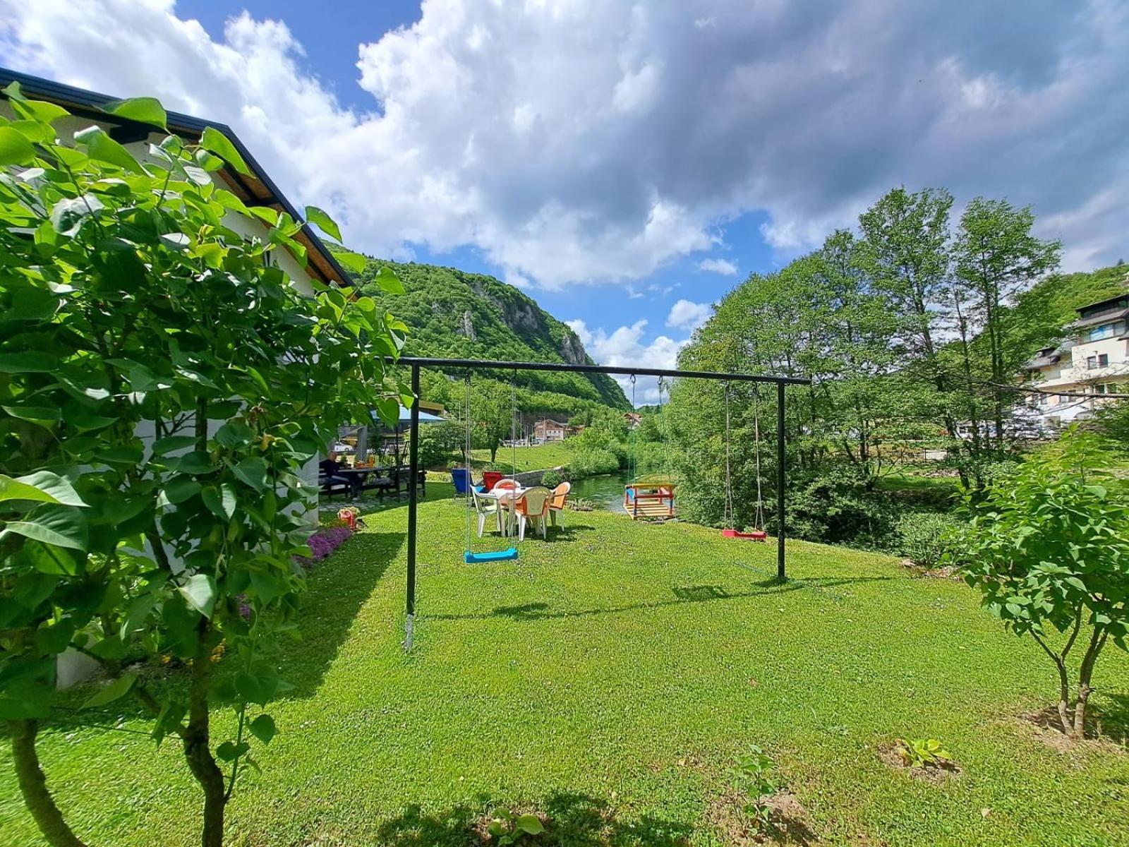 Bed and Breakfast Sobe Zizi Jajce Exterior foto