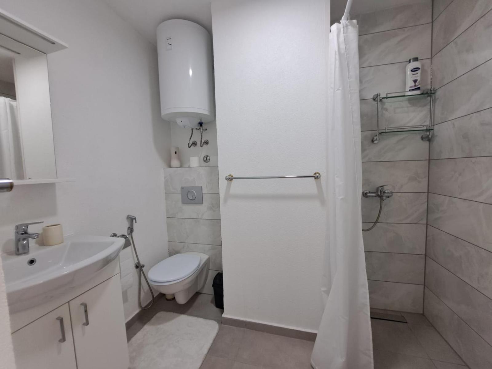 Bed and Breakfast Sobe Zizi Jajce Exterior foto
