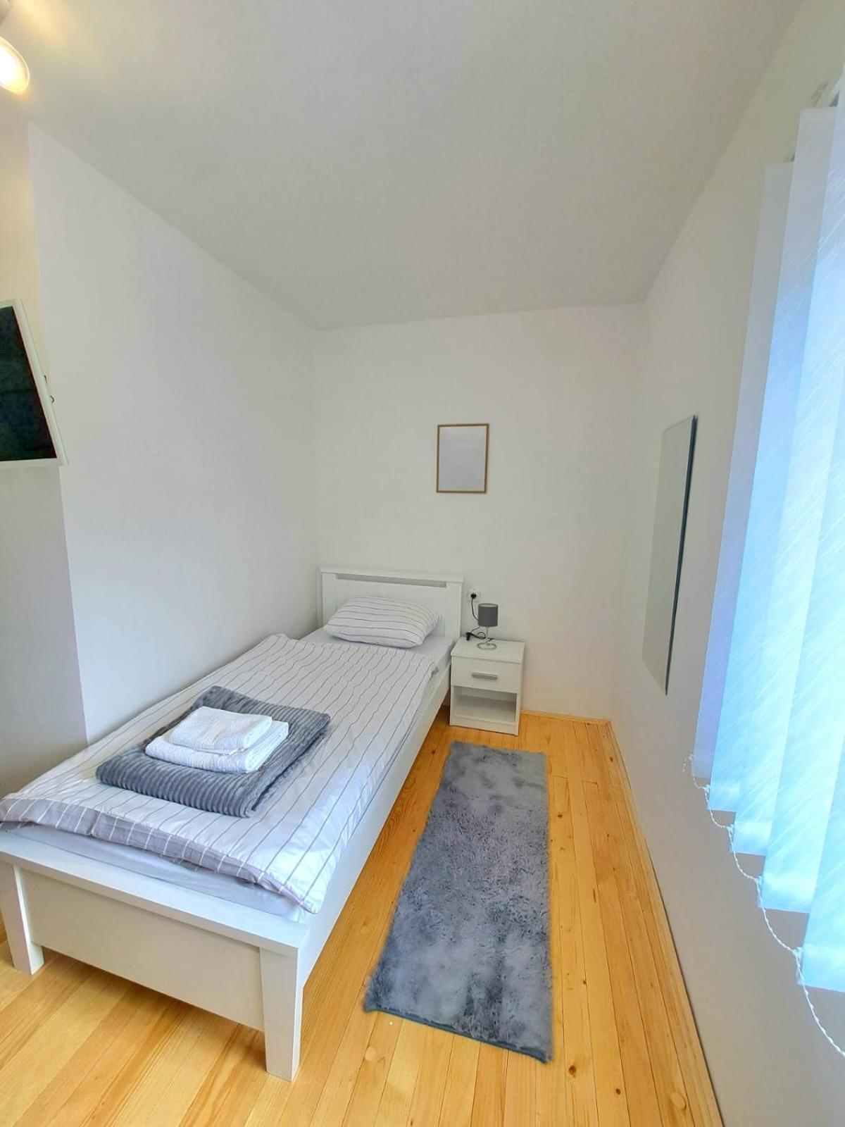 Bed and Breakfast Sobe Zizi Jajce Exterior foto