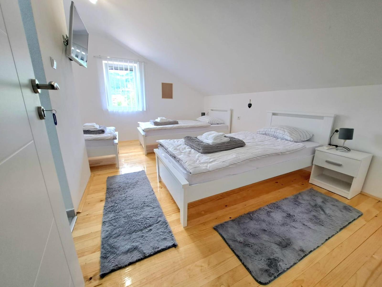 Bed and Breakfast Sobe Zizi Jajce Exterior foto