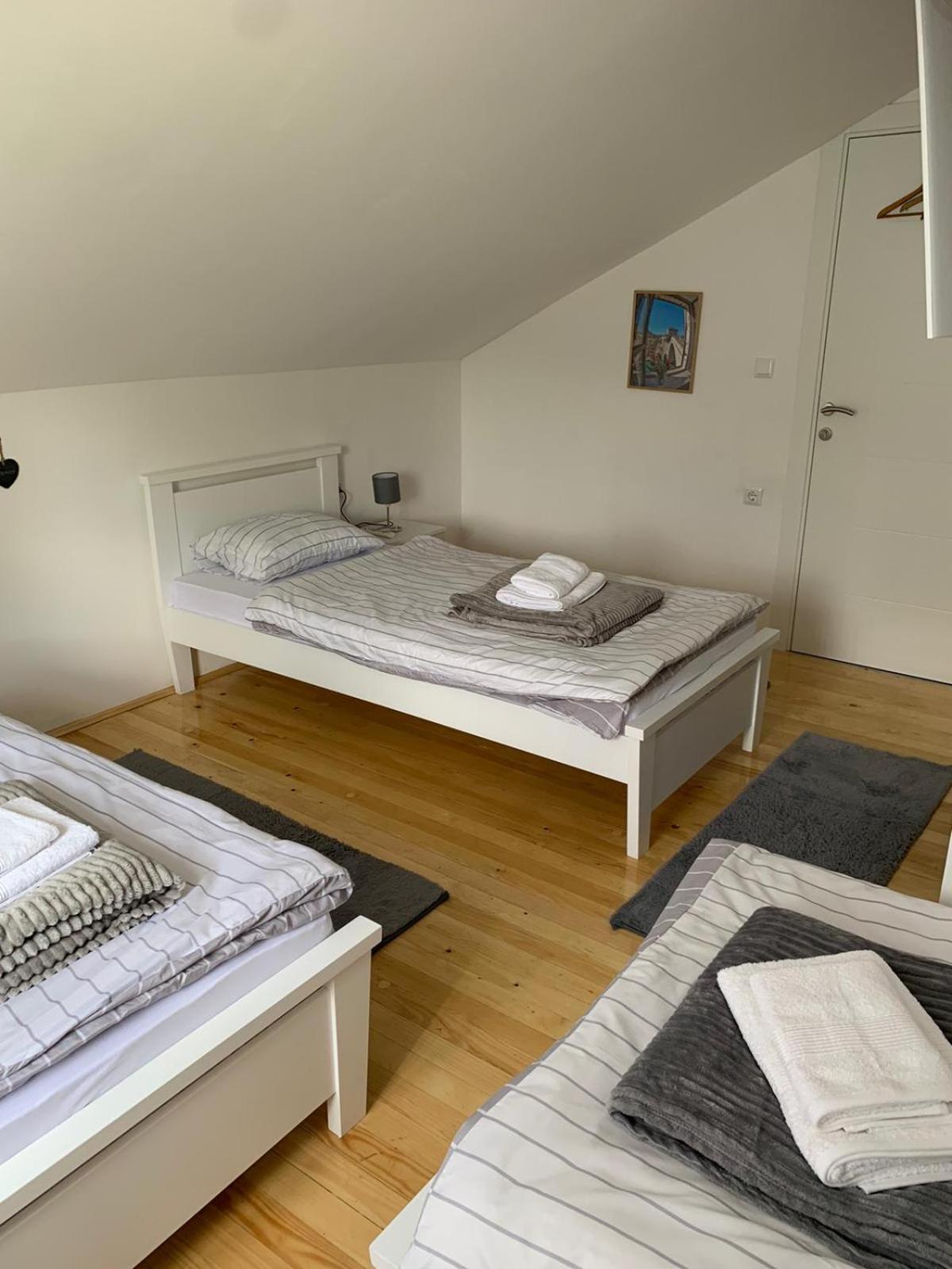 Bed and Breakfast Sobe Zizi Jajce Exterior foto