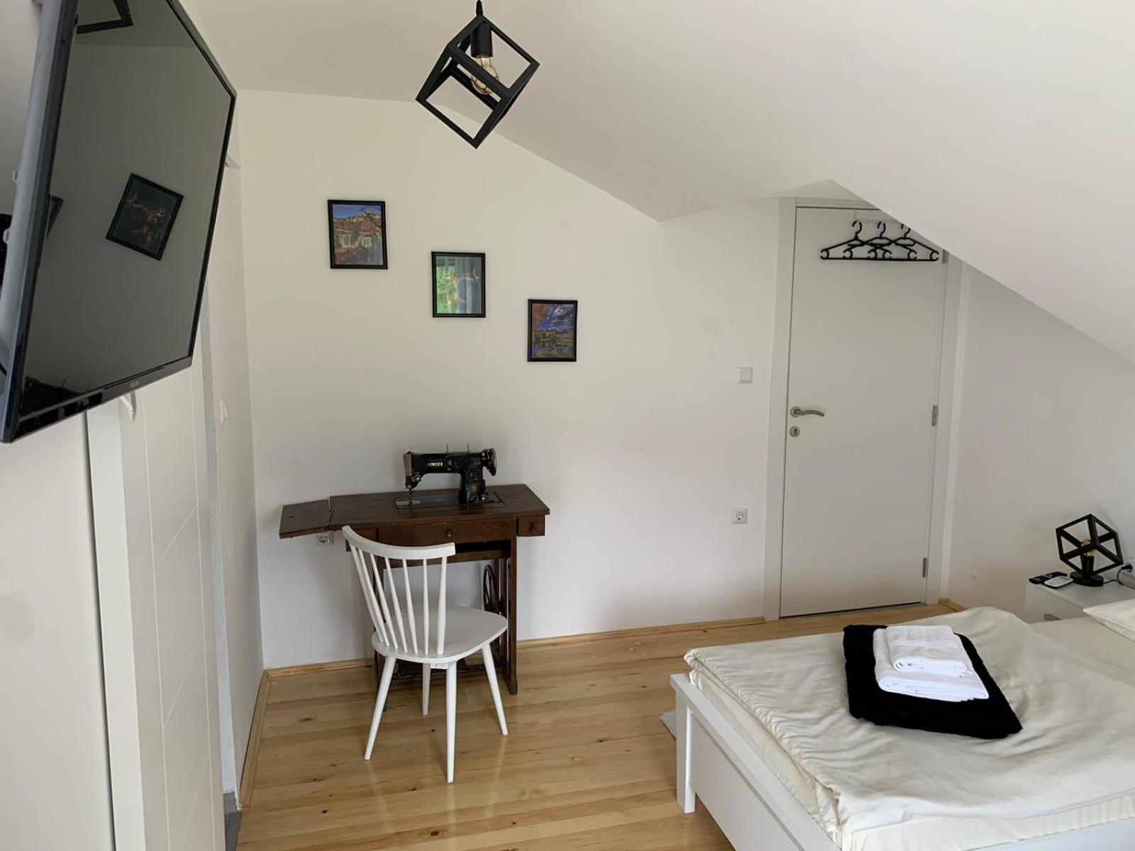 Bed and Breakfast Sobe Zizi Jajce Exterior foto