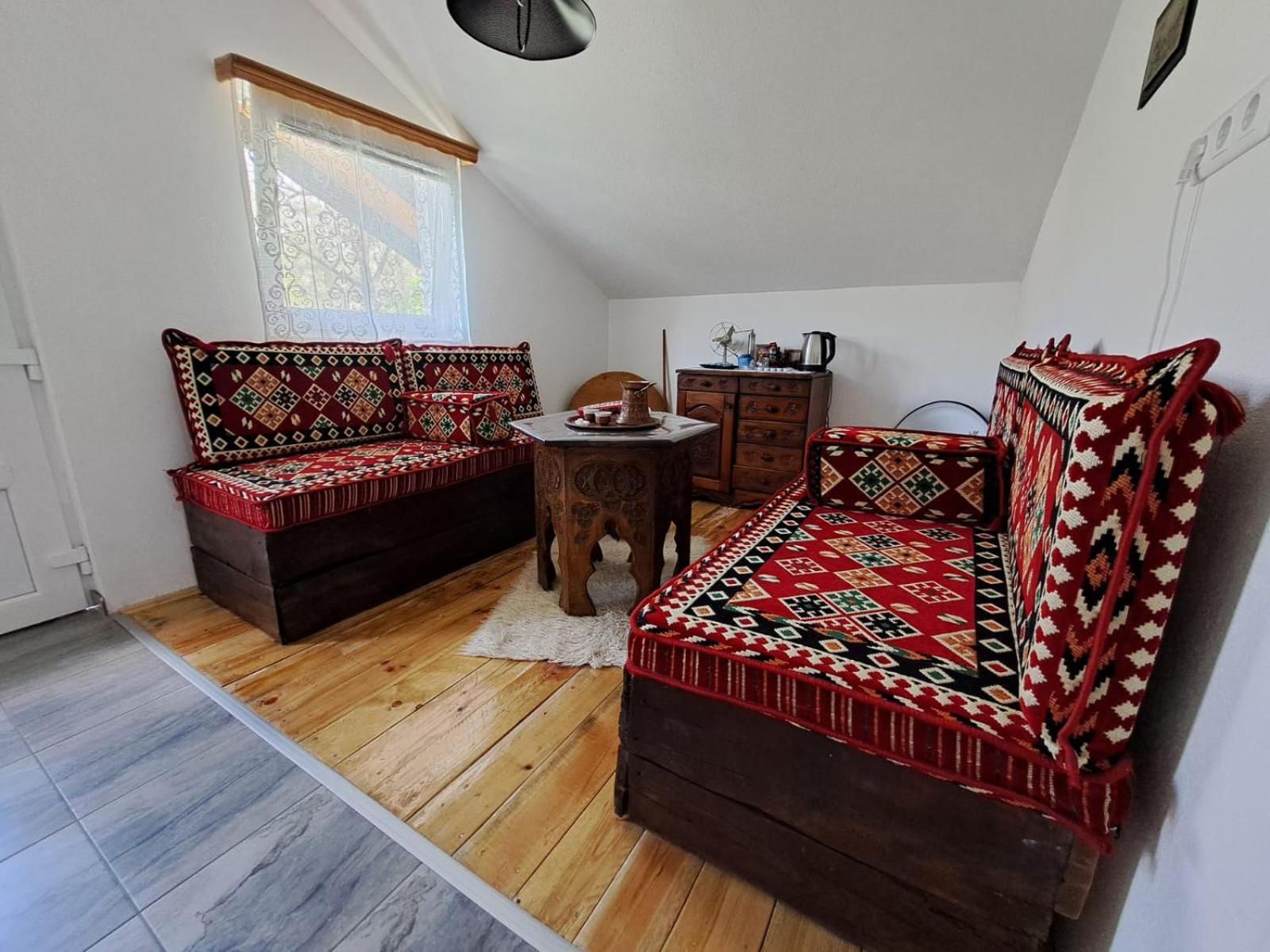 Bed and Breakfast Sobe Zizi Jajce Exterior foto