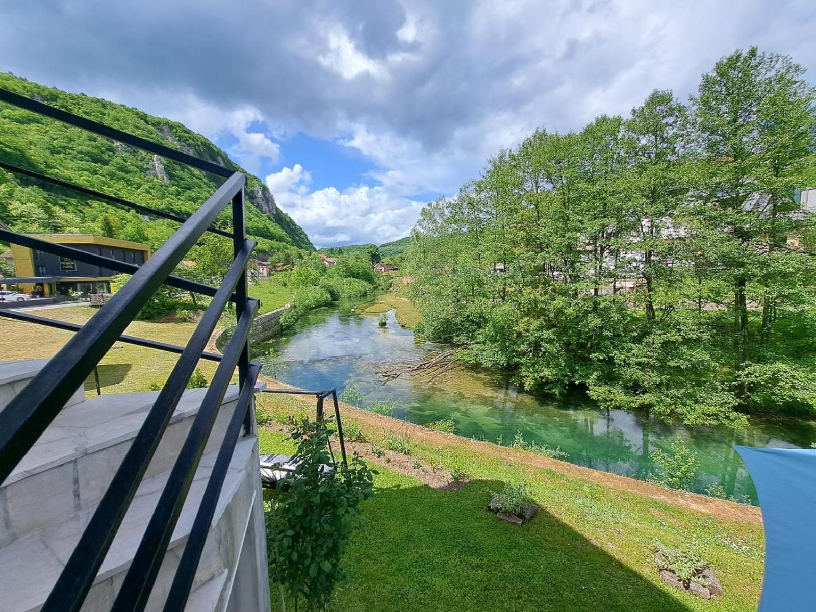 Bed and Breakfast Sobe Zizi Jajce Exterior foto