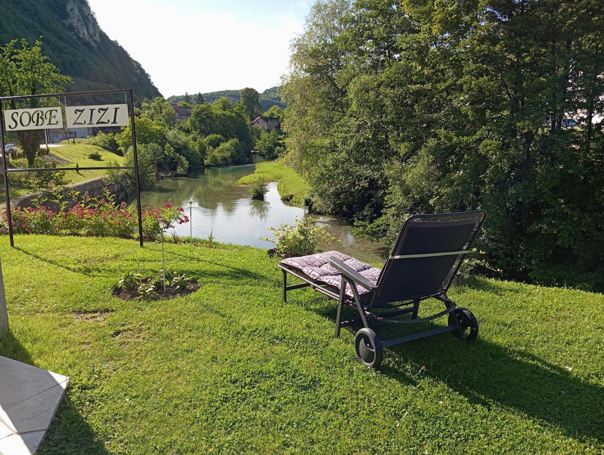 Bed and Breakfast Sobe Zizi Jajce Exterior foto